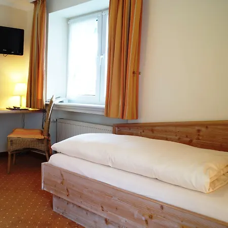 恩格曼卡夫酒店 酒店 4*