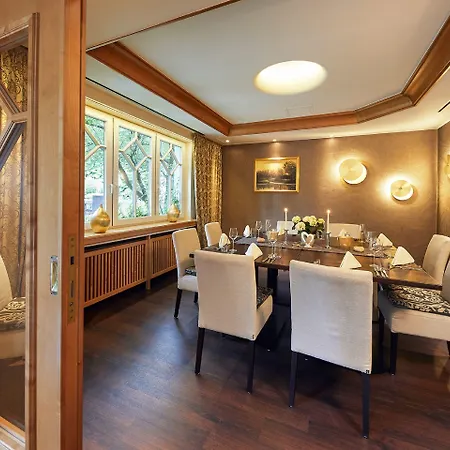 恩格曼卡夫酒店 4*