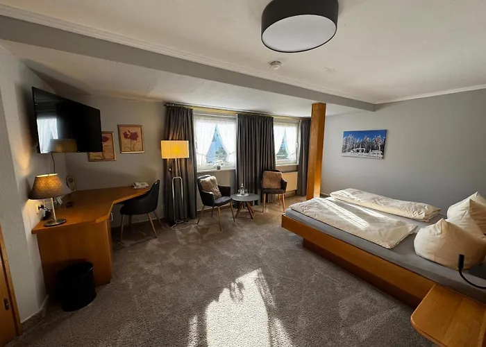 エンゲマン クルヴェ ホテル 4*