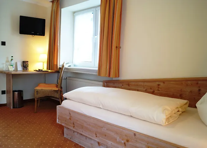 エンゲマン クルヴェ ホテル 4*